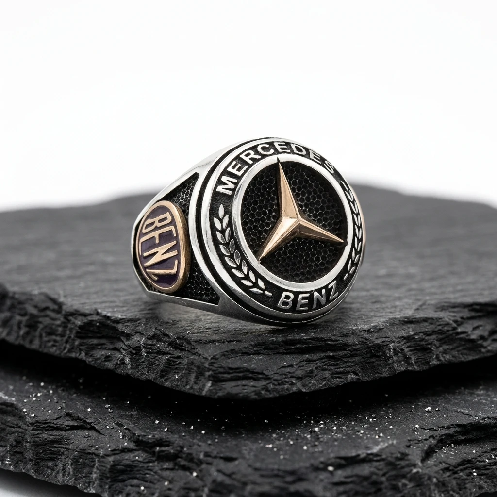 Mercedes-Benz Logolu ve Bal Peteği Dokulu Erkek Yüzüğü ürün görseli