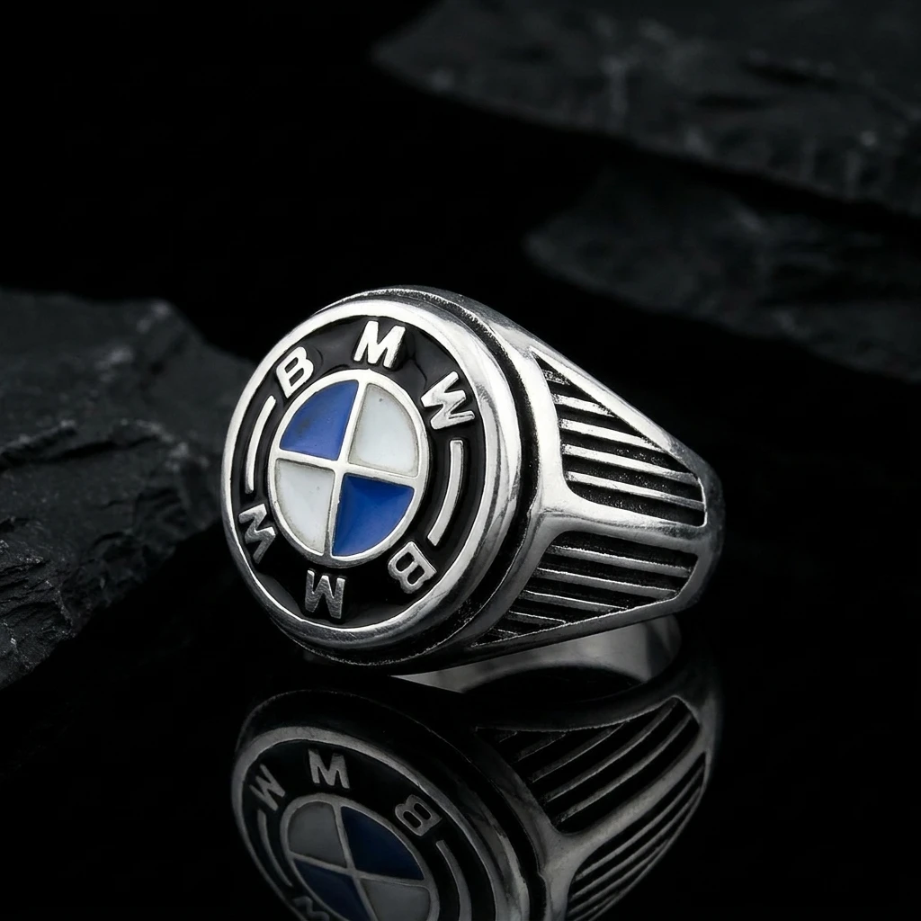 BMW Logolu ve Yanları Izgara Desenli Erkek Yüzüğü ürün görseli
