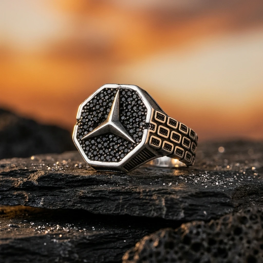Altıgen Formlu Mercedes Logolu ve Siyah Taşlı Erkek Yüzüğü ürün görseli