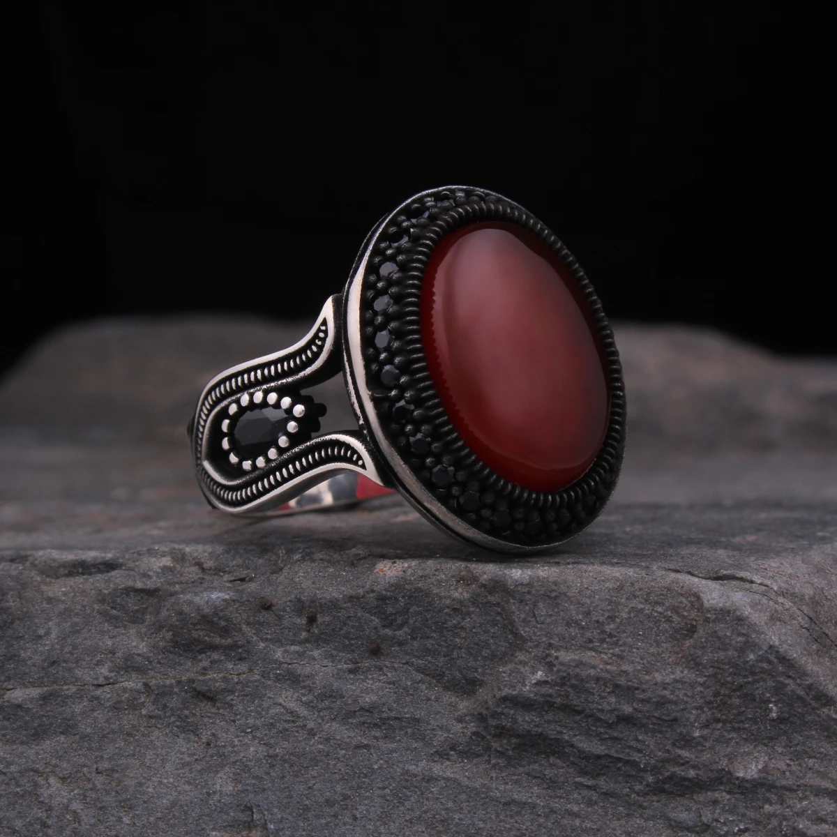 Lal-i Hemdem: "Can dostu kırmızı"