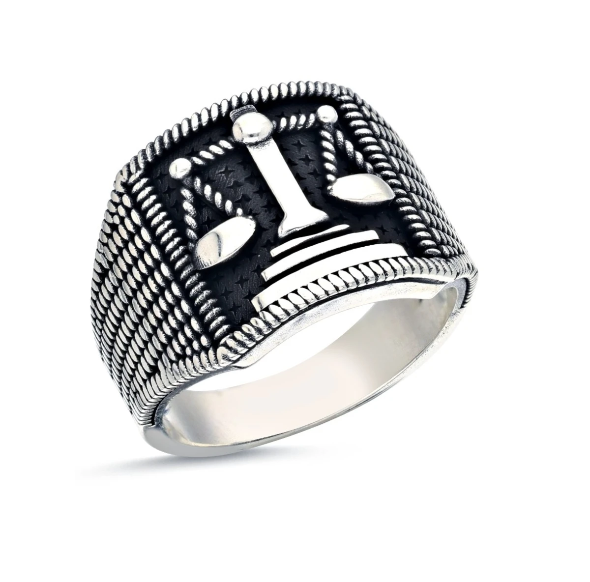 Adalet Terazisi Motifli ve Mat Siyah Zeminli Erkek Yüzüğü