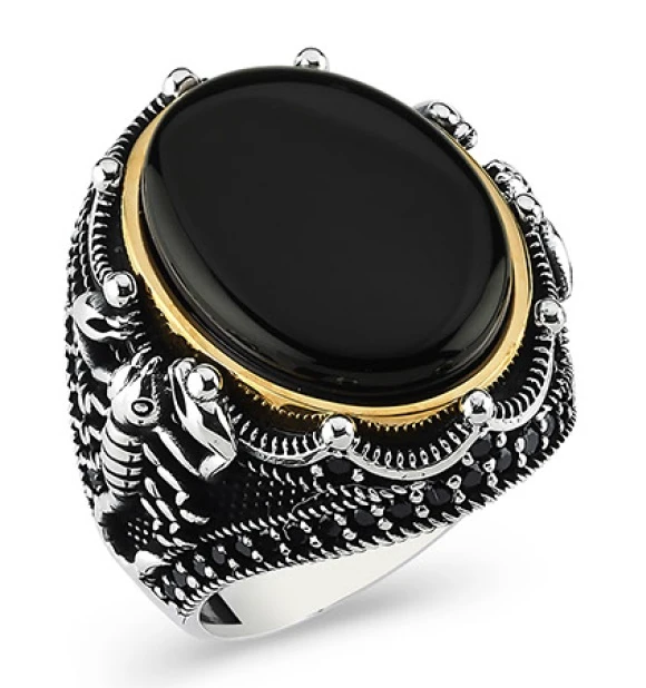 Oval Kapüşon Akrep Figürlü Siyah Oniks Taşlı Erkek Yüzük