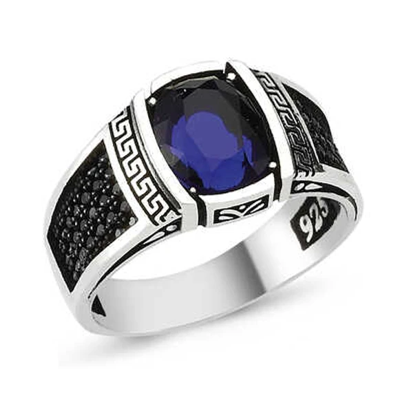 Oval Lacivert Taşlı Yanları Grek Labirent Motifli ve Siyah Mikro Taşlı Klasik Erkek Yüzük