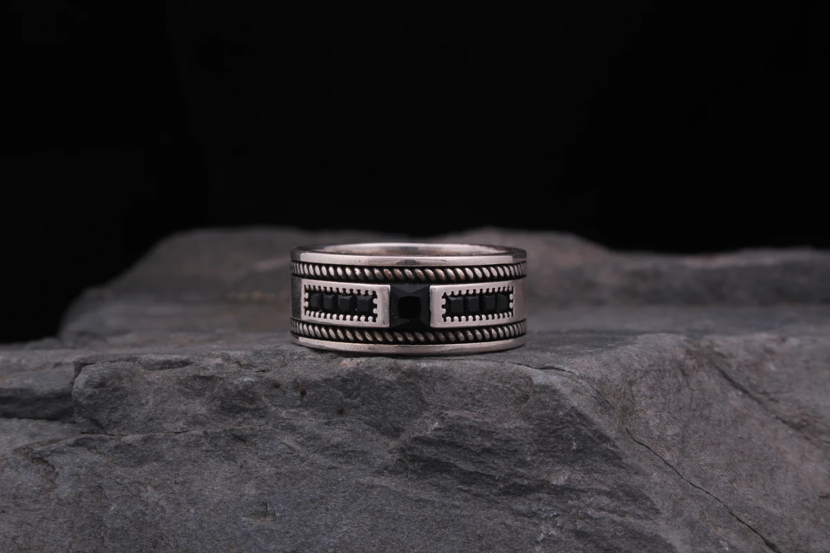 Kare Siyah Taşlı ve Halat Desenli Erkek Alyans