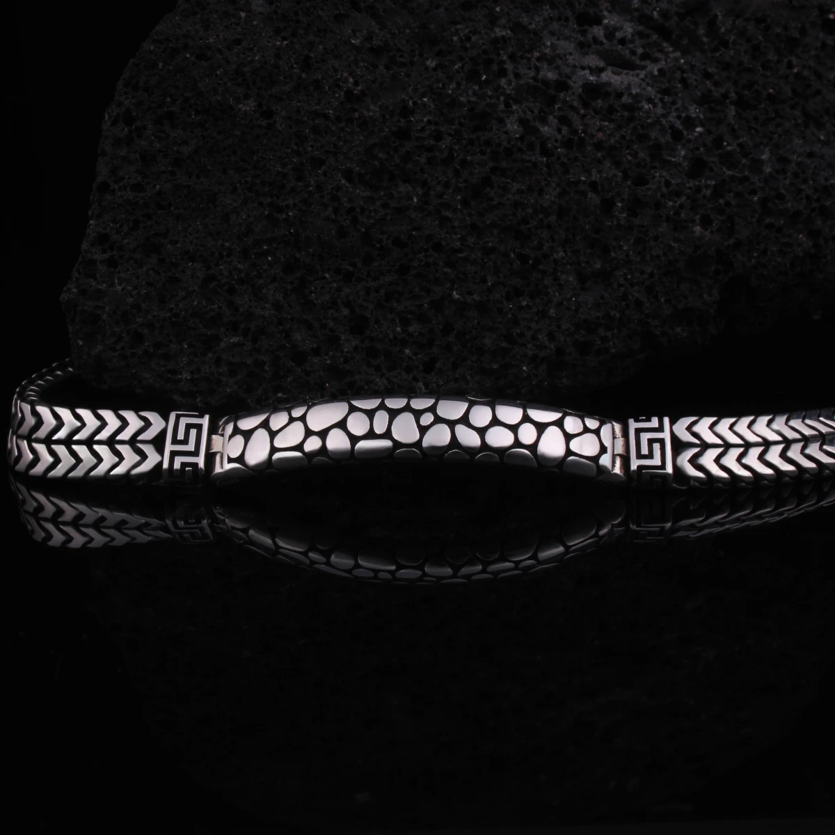 Grek Desenli El İşçiliği Siyah Oksitli Zincir Bileklik