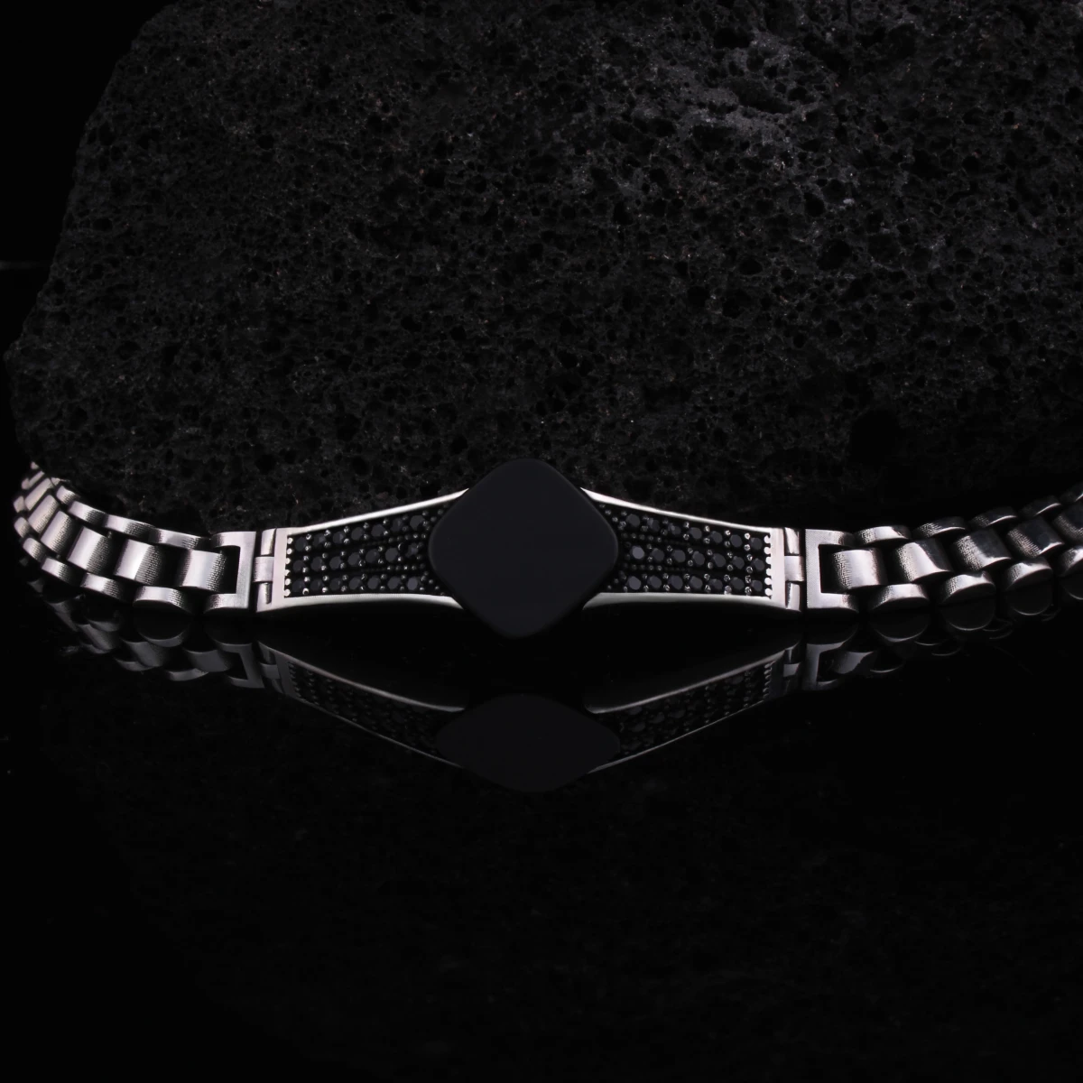 Saat Kordonu Tipi Siyah Zirkon Taşlı Erkek Bileklik