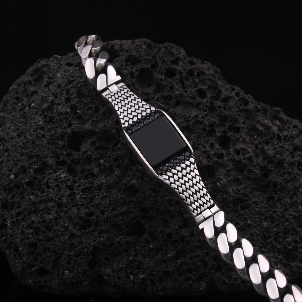 Oniks Taşlı Örgü Desenli Erkek Bileklik