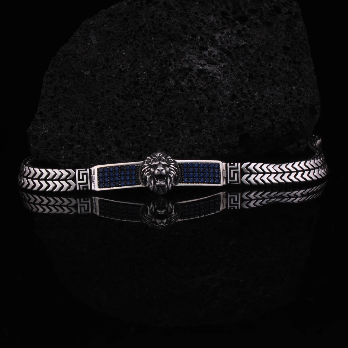 Aslan Figürlü Safir Mavisi Taşlı Erkek Bileklik