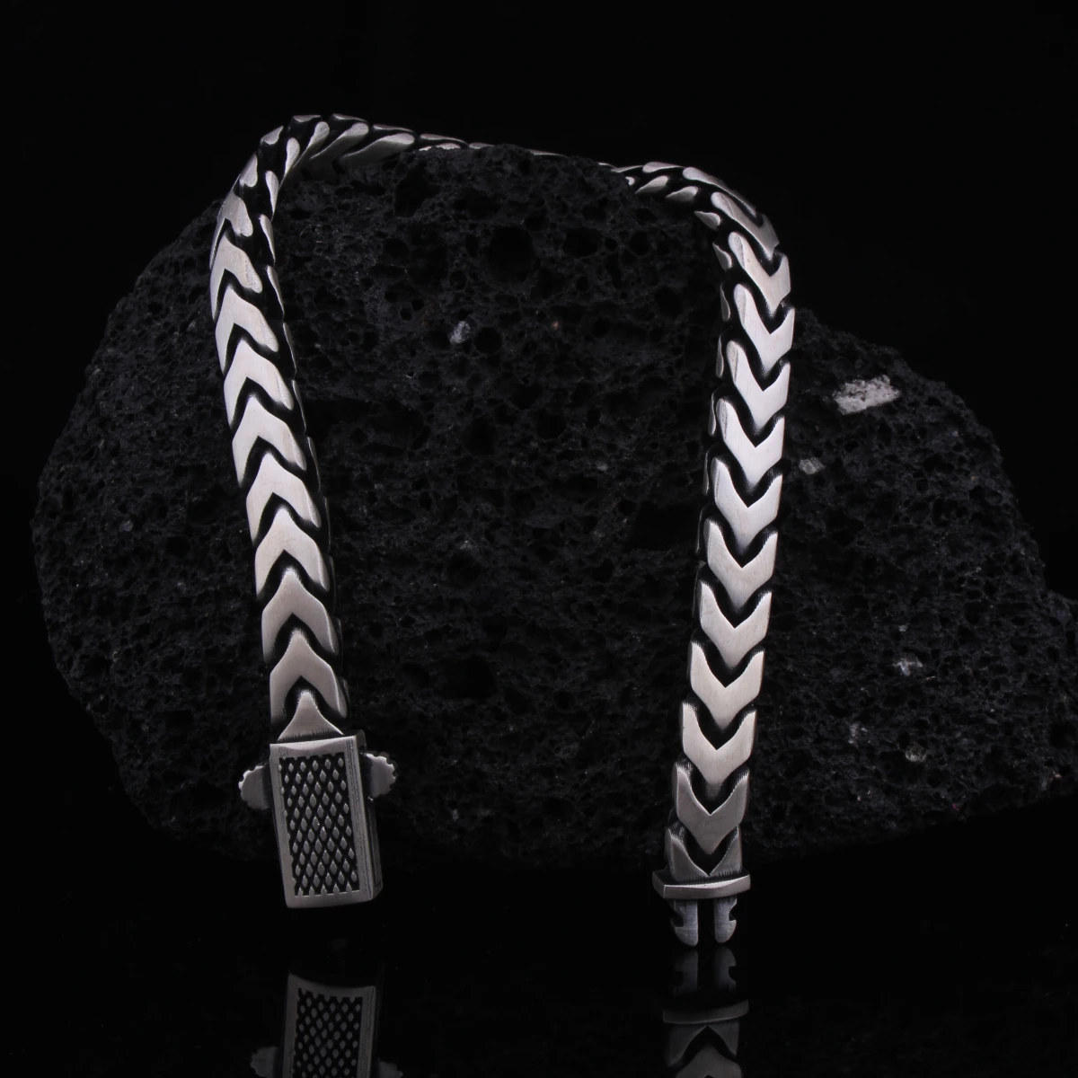 Ok Ucu Model Geçmeli Erkek Bileklik