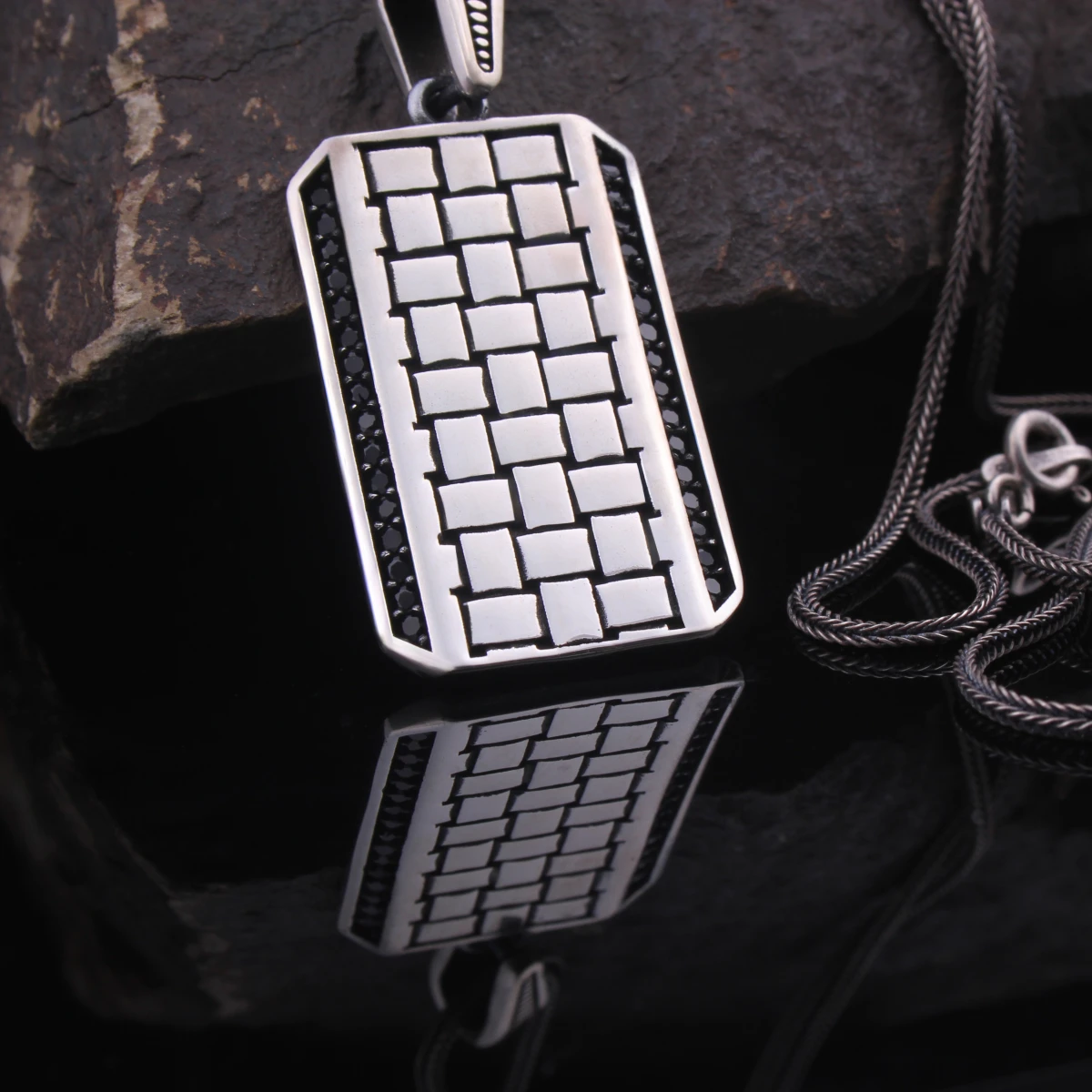 Hasır Tasarımlı Gümüş Erkek Kolye Ucu