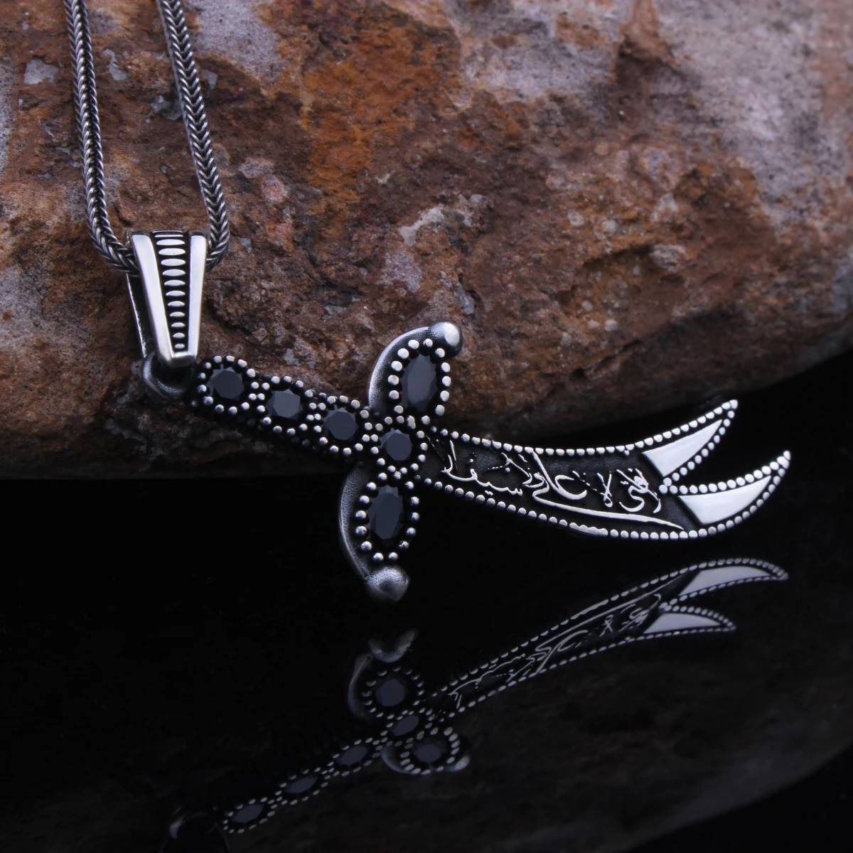 Zülfikar ve (Zülfikar_dan keskin kılıç, Aliden büyük yiğit yoktur) Yazılı Gümüş Kolye Ucu