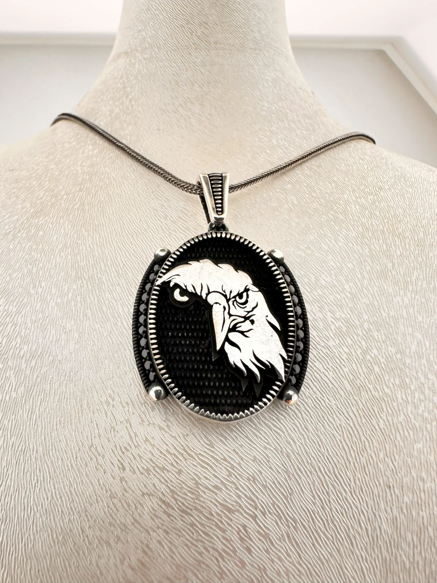 Keskin Bakış Kartal Başı Siyah Taşlı Kolye Ucu