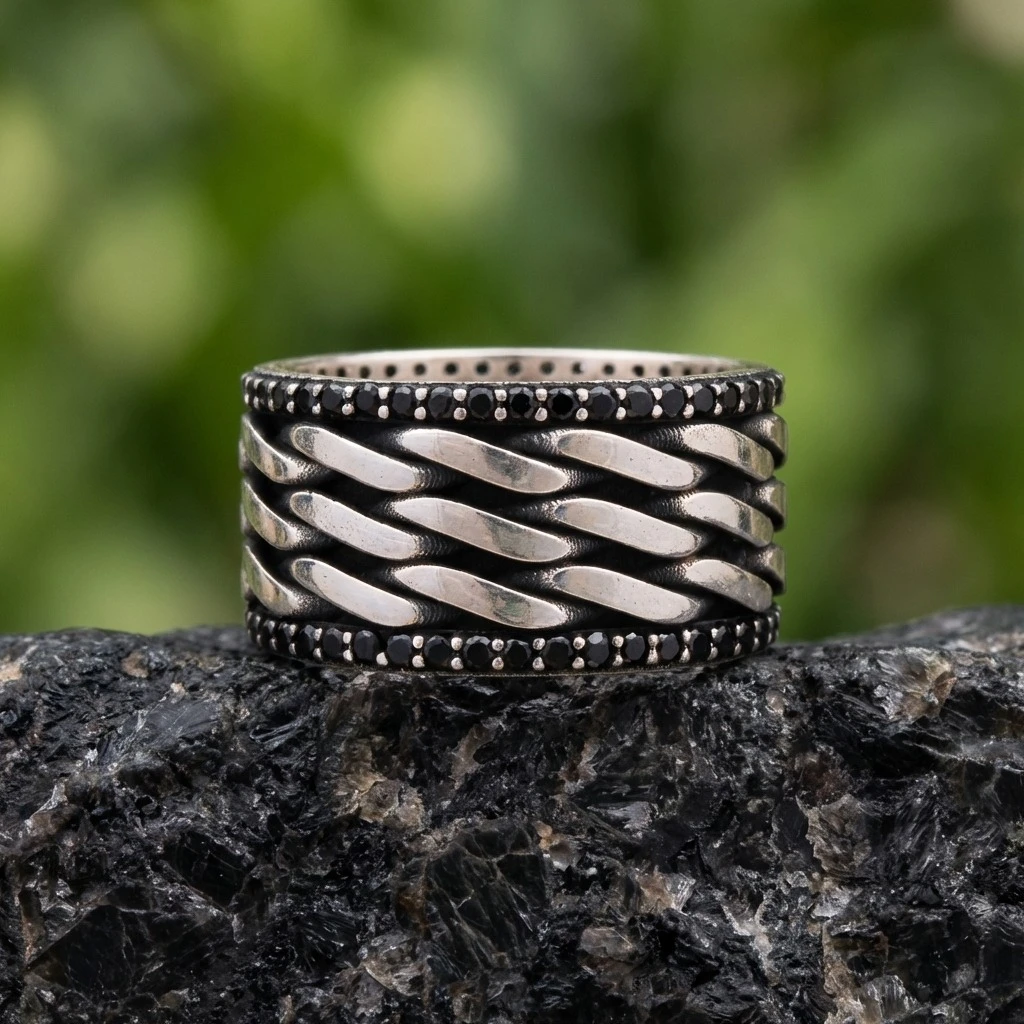 Yatay Hasır Örgü Desenli Siyah Taşlı Erkek Alyans