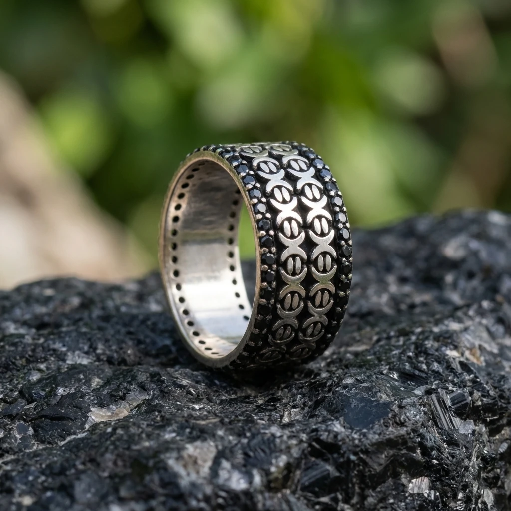 Sonsuzluk Düğümü Desenli Siyah Taşlı Erkek Alyans