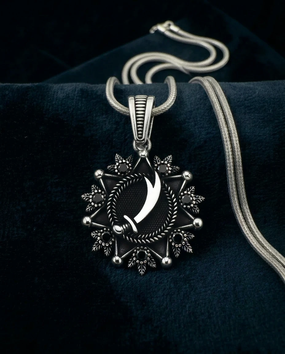 Zülfikar Kılıcı Detaylı Kırmızı Taşlı Madalyon Kolye Ucu