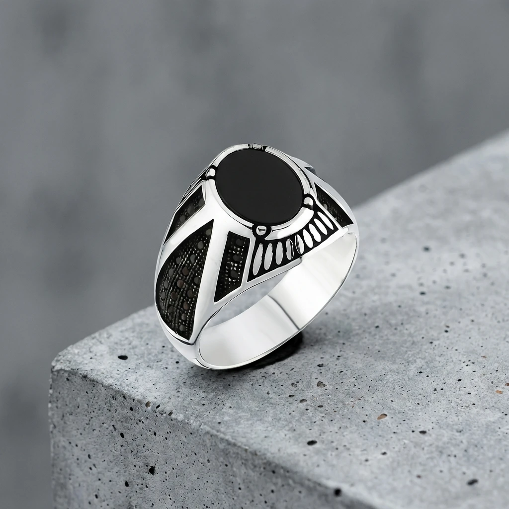 V-Hattı İşlemeli Siyah Oniks Erkek Yüzük