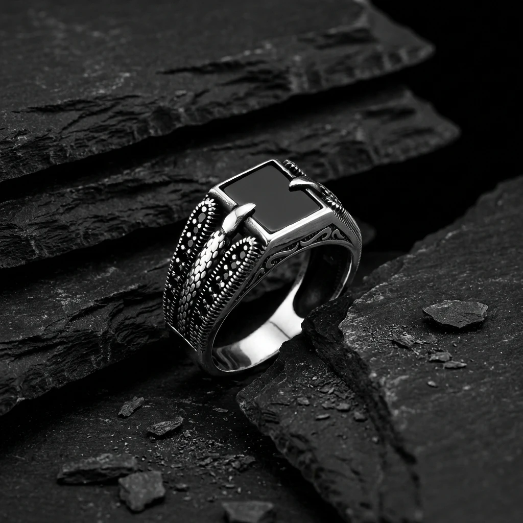Kare Kesim Siyah Taşlı Özel Tasarım Gümüş Erkek Yüzüğü