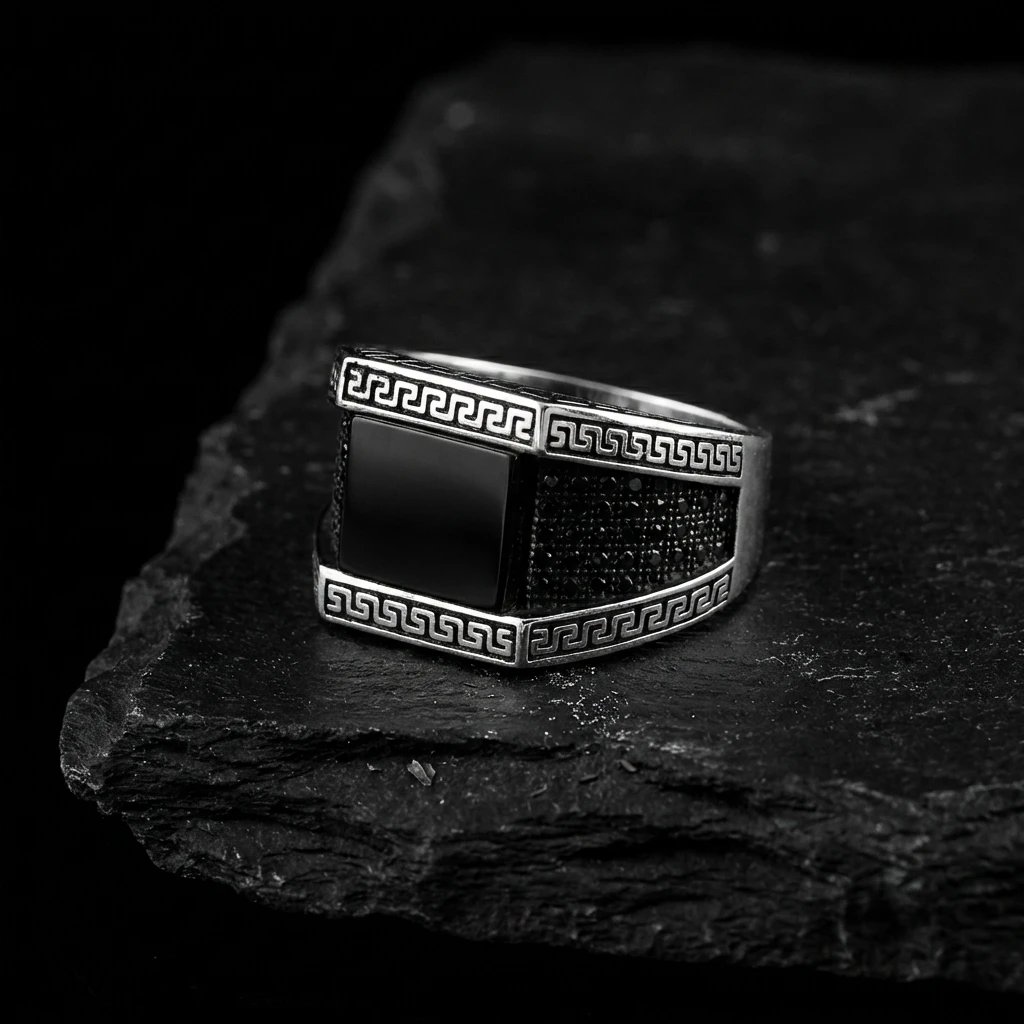 Grek Desenli Kare Siyah Oniks Erkek Yüzük