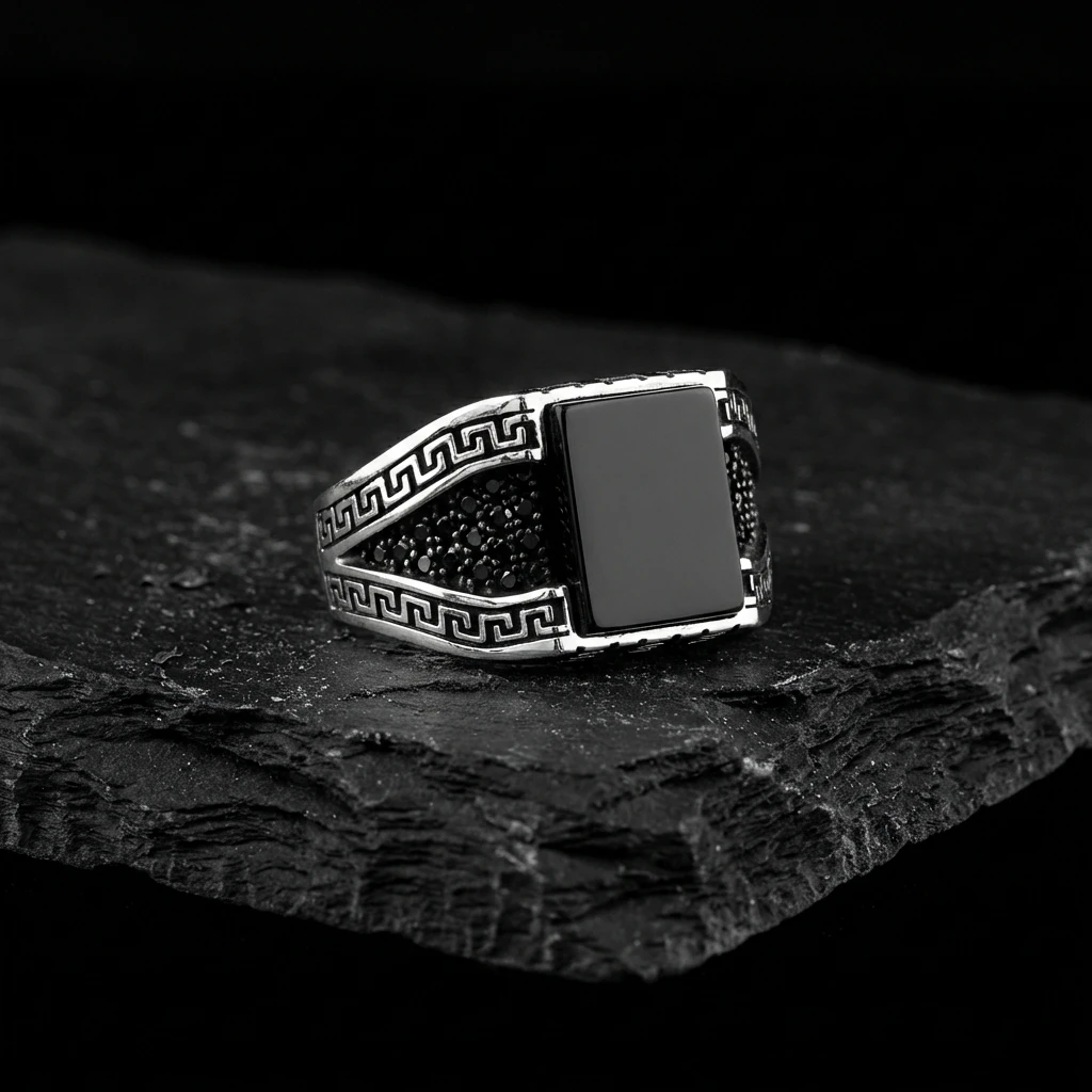 Grek Desenli Kare Siyah Oniks Erkek Yüzük