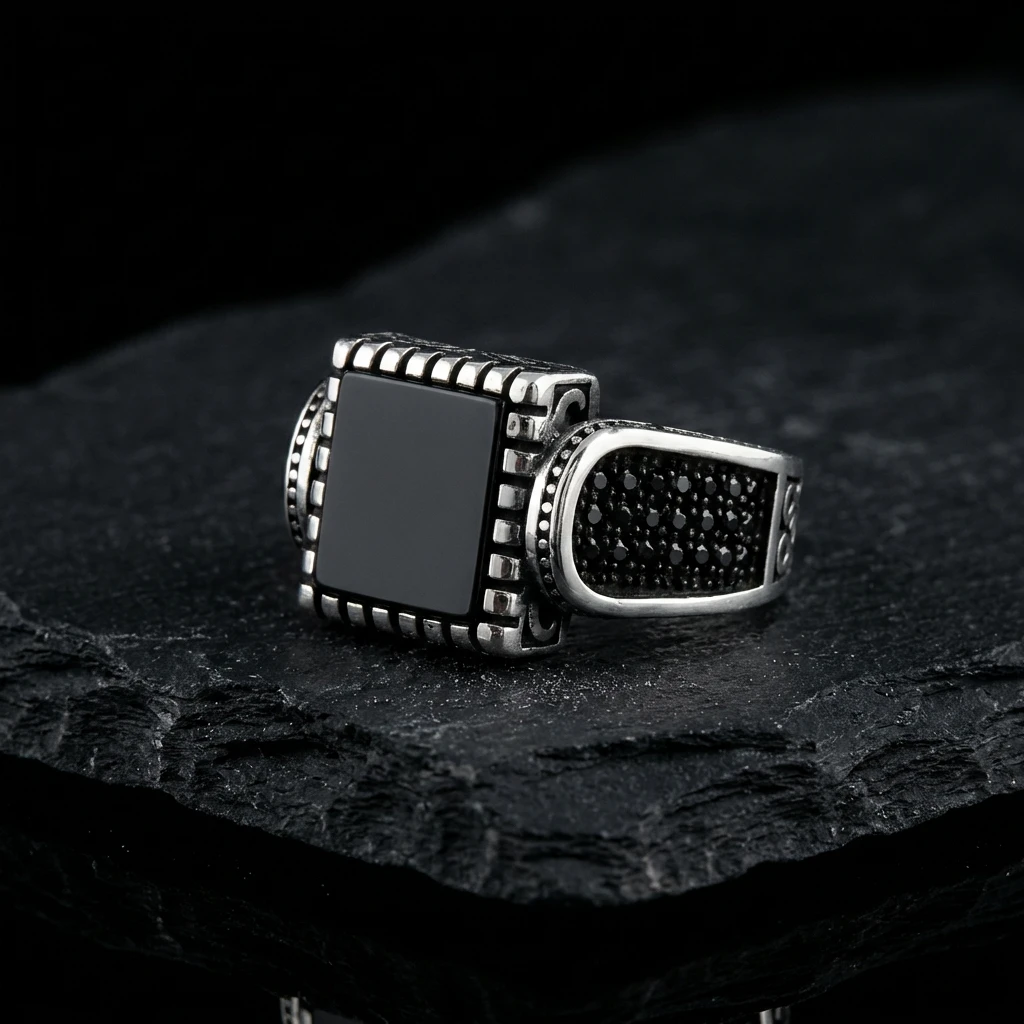 Gravür İşlemeli Kare Siyah Oniks Erkek Yüzük