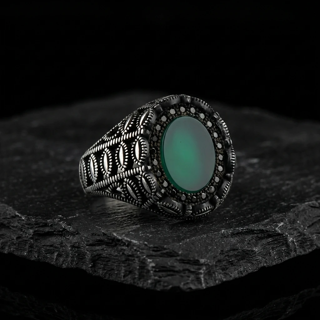 Ajur İşlemeli ve Yeşil Akik Taşlı Erkek Yüzük