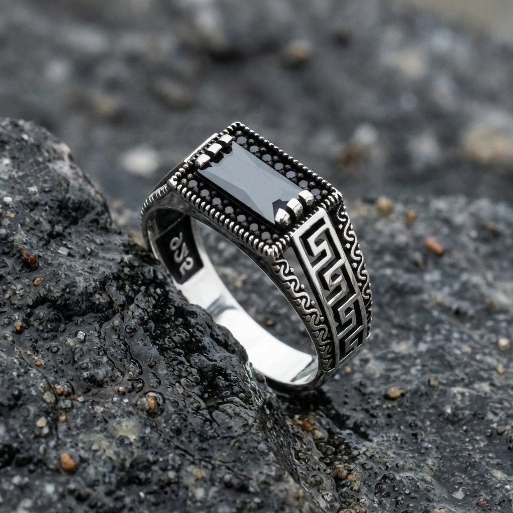 Labirent Desenli Baget Taşlı Gümüş Yüzük