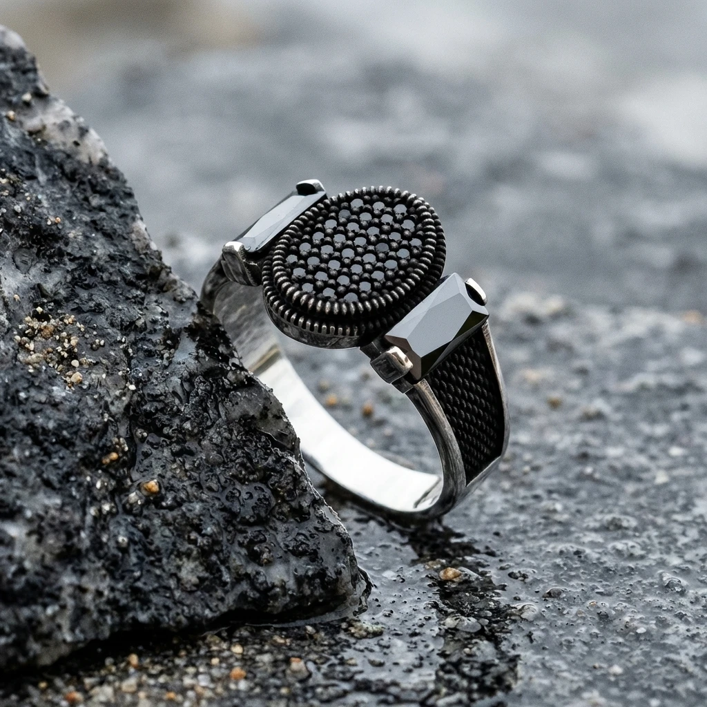 Oval Mikro Taşlı Yanları Baget Taşlı Gümüş Yüzük