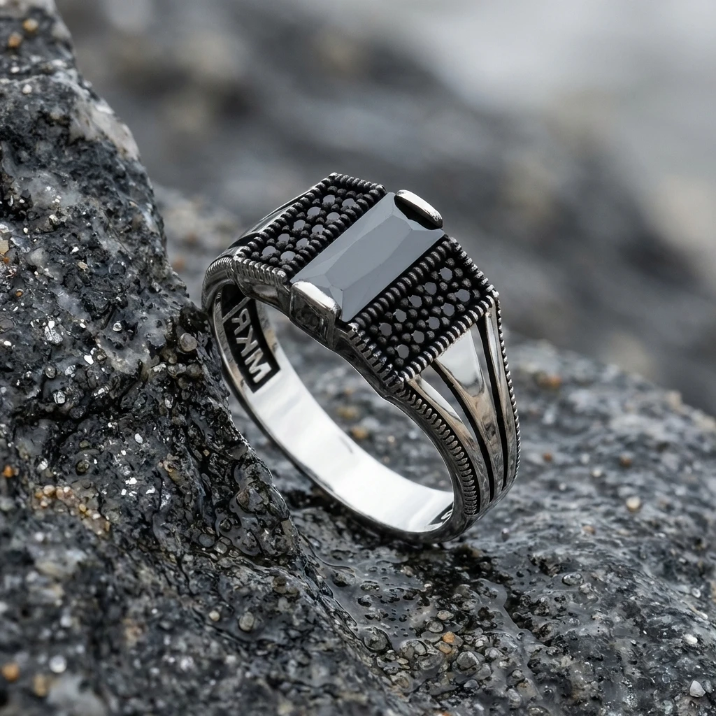 Yanları Mikro Taşlı Baget Taşlı Gümüş Yüzük