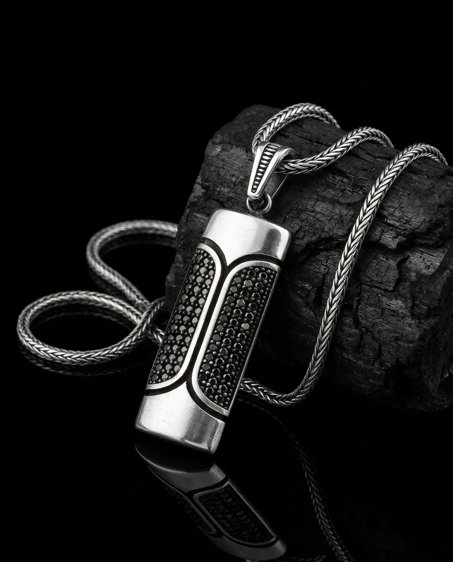 Siyah Zirkon Taşlı Dikdörtgen Kolye Ucu