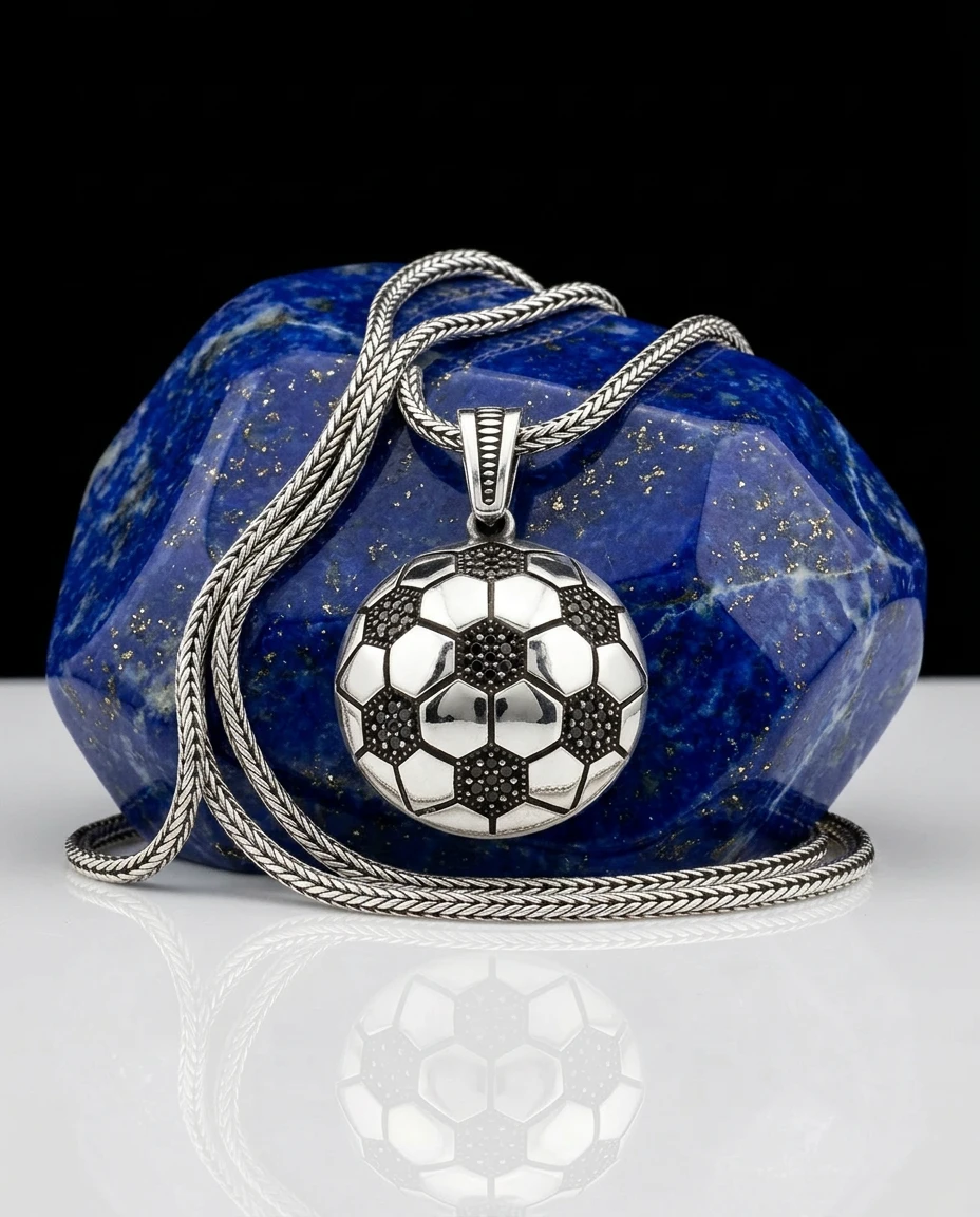 Siyah Taşlı Futbol Topu Tasarım Kolye Ucu