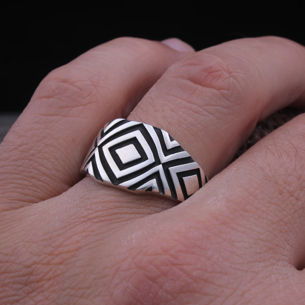 Çizgisel Tasarım Gümüş Erkek Yüzüğü
