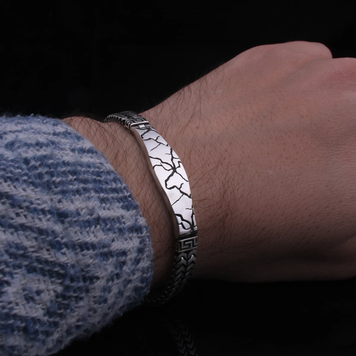 Çatlak Desenli Modern Erkek Bileklik