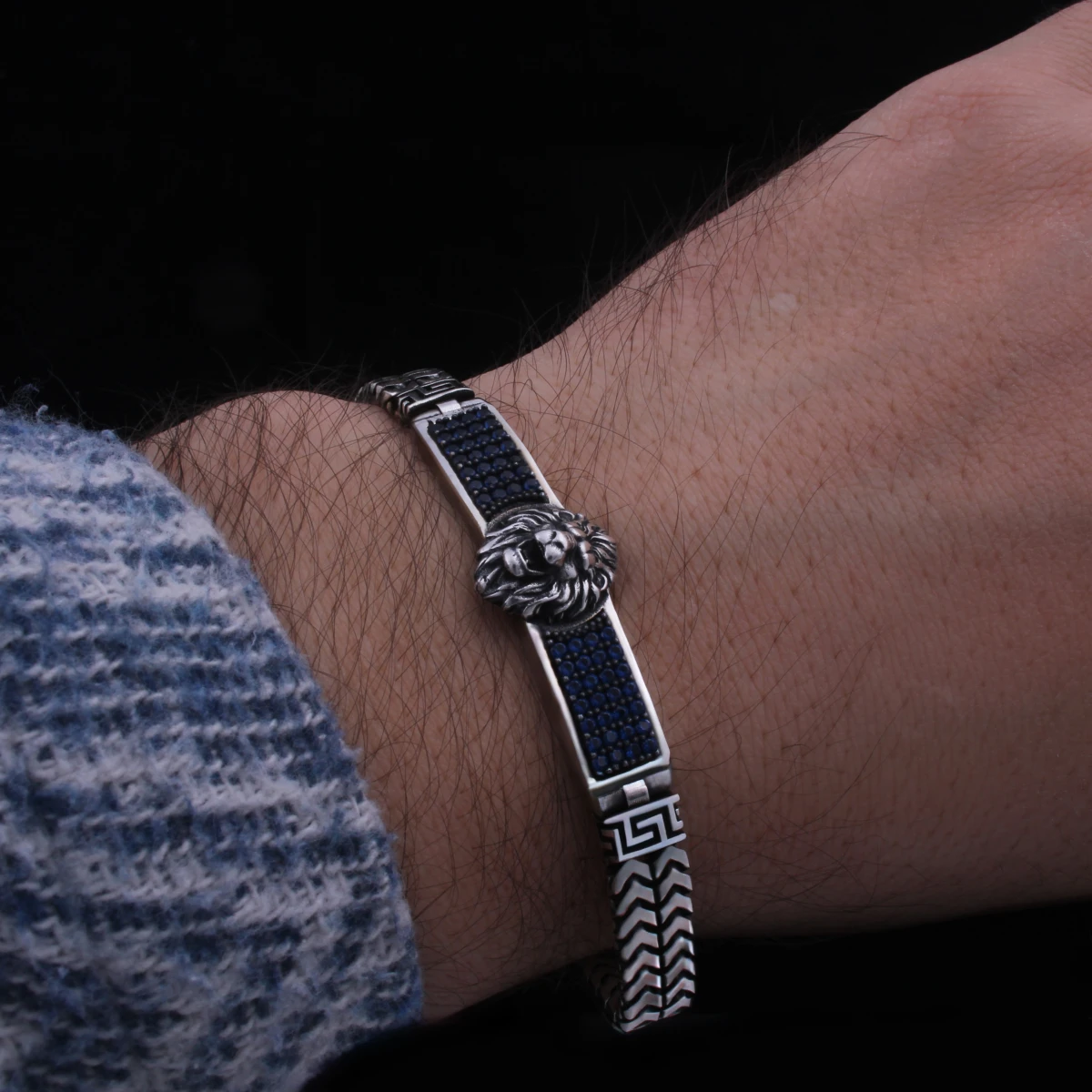 Aslan Figürlü Safir Mavisi Taşlı Erkek Bileklik