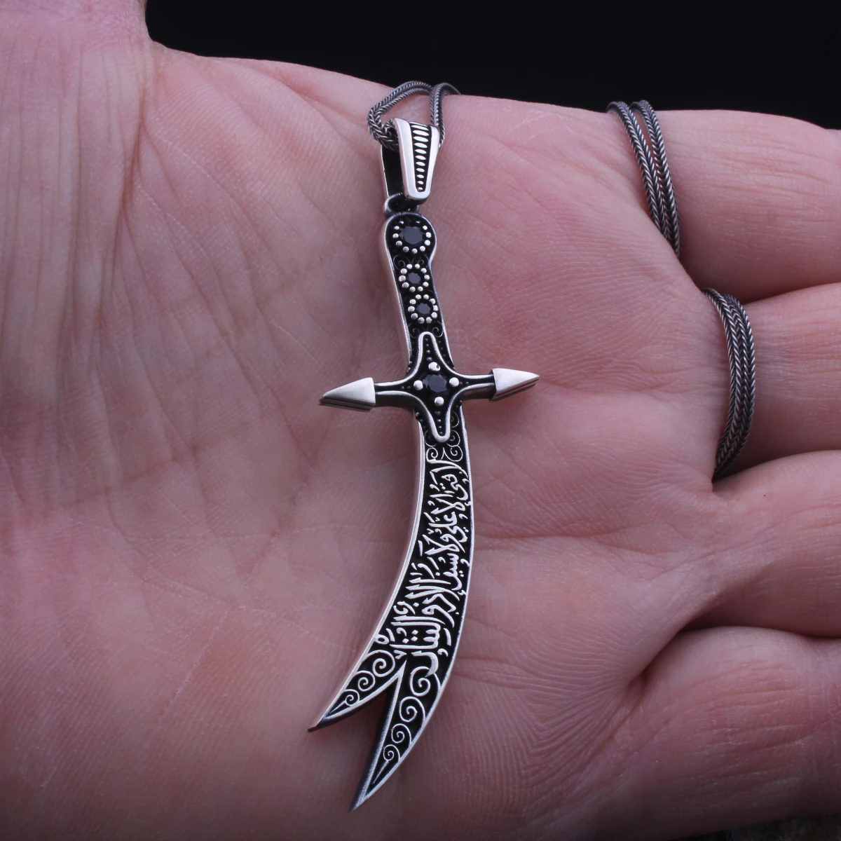 Zülfikar ve (Zülfikar_dan keskin kılıç, Aliden büyük yiğit yoktur) Yazılı Gümüş Kolye Ucu