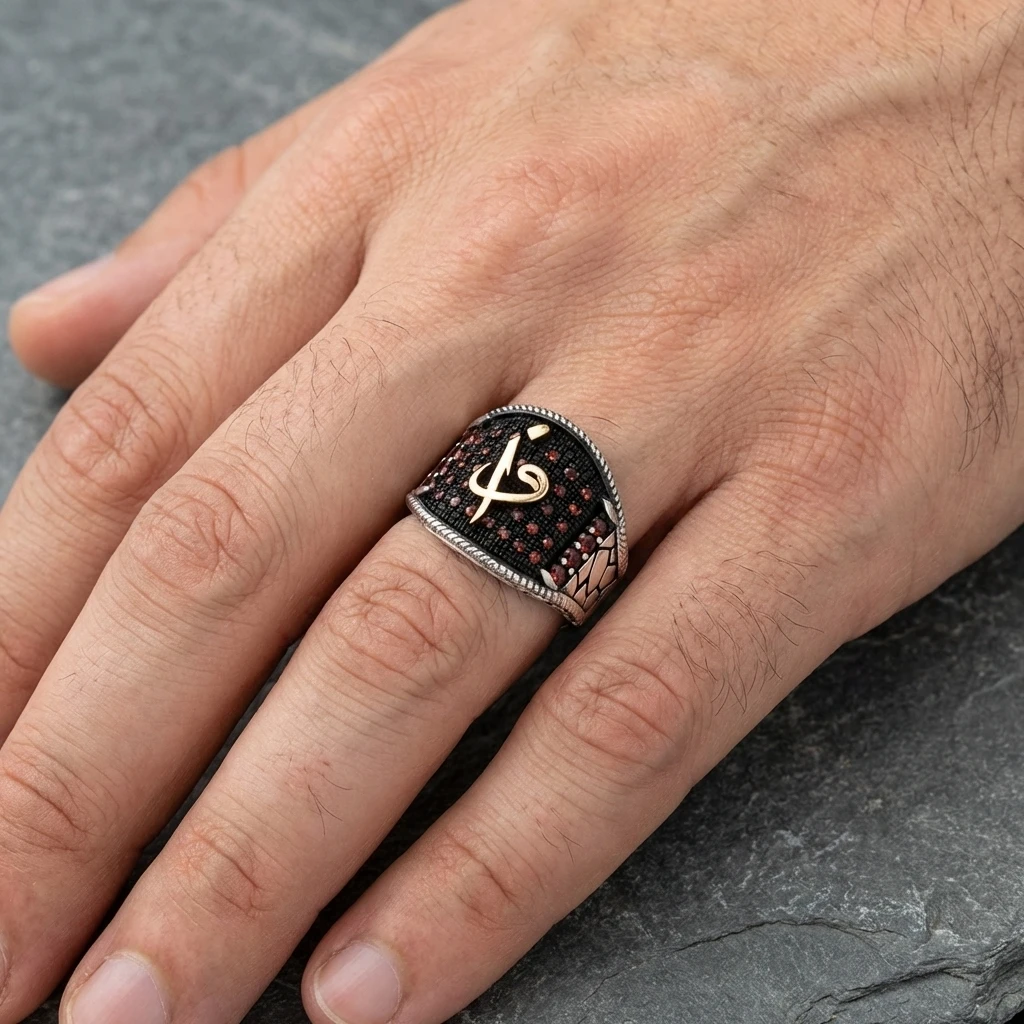 Altın Detaylı Elif Vav Harfli Taşlı Erkek Yüzüğü