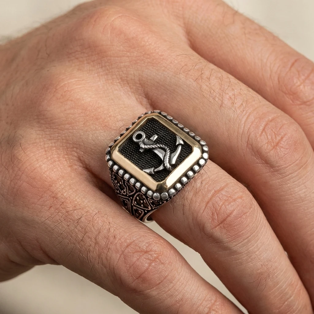 Heybetli Kare Tasarım Siyah Taşlı Çapa Erkek Yüzük