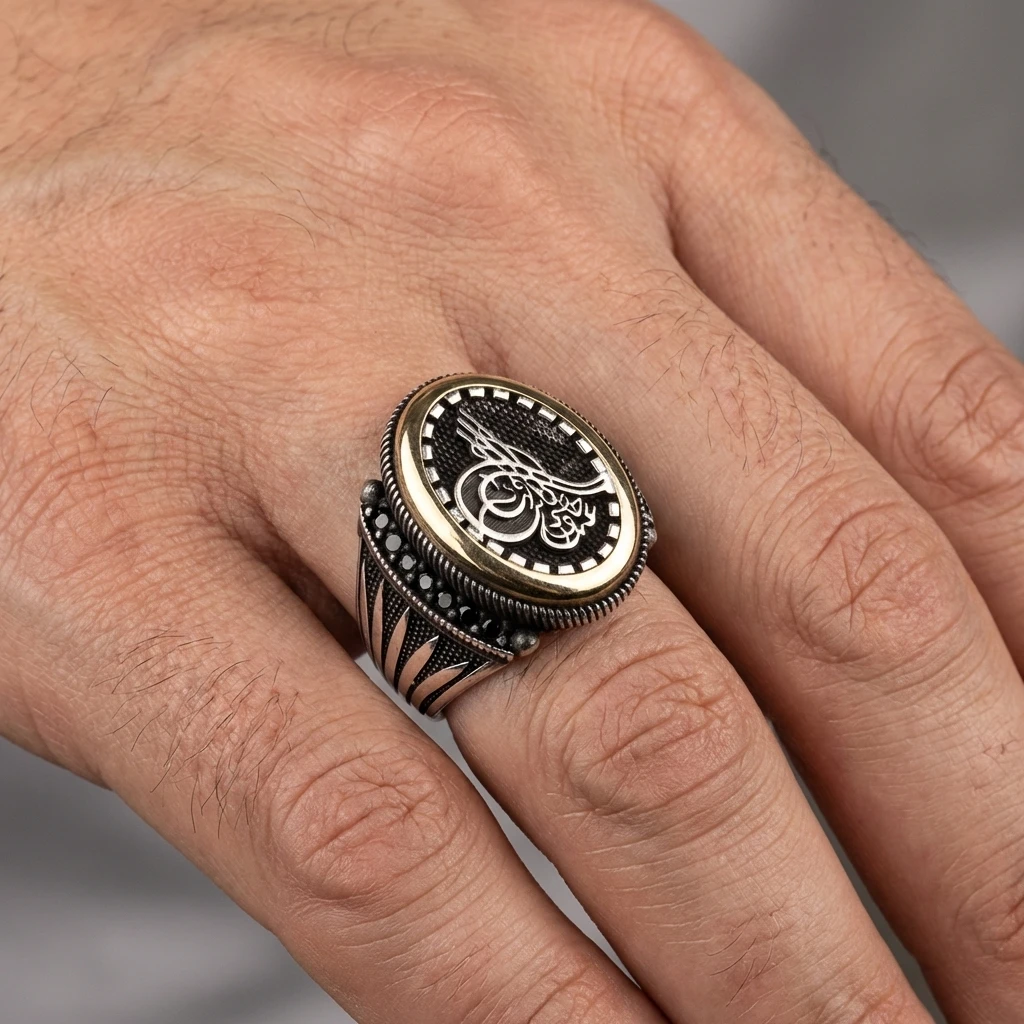 Heybetli Kare Tasarım Siyah Taşlı Çapa Erkek Yüzük