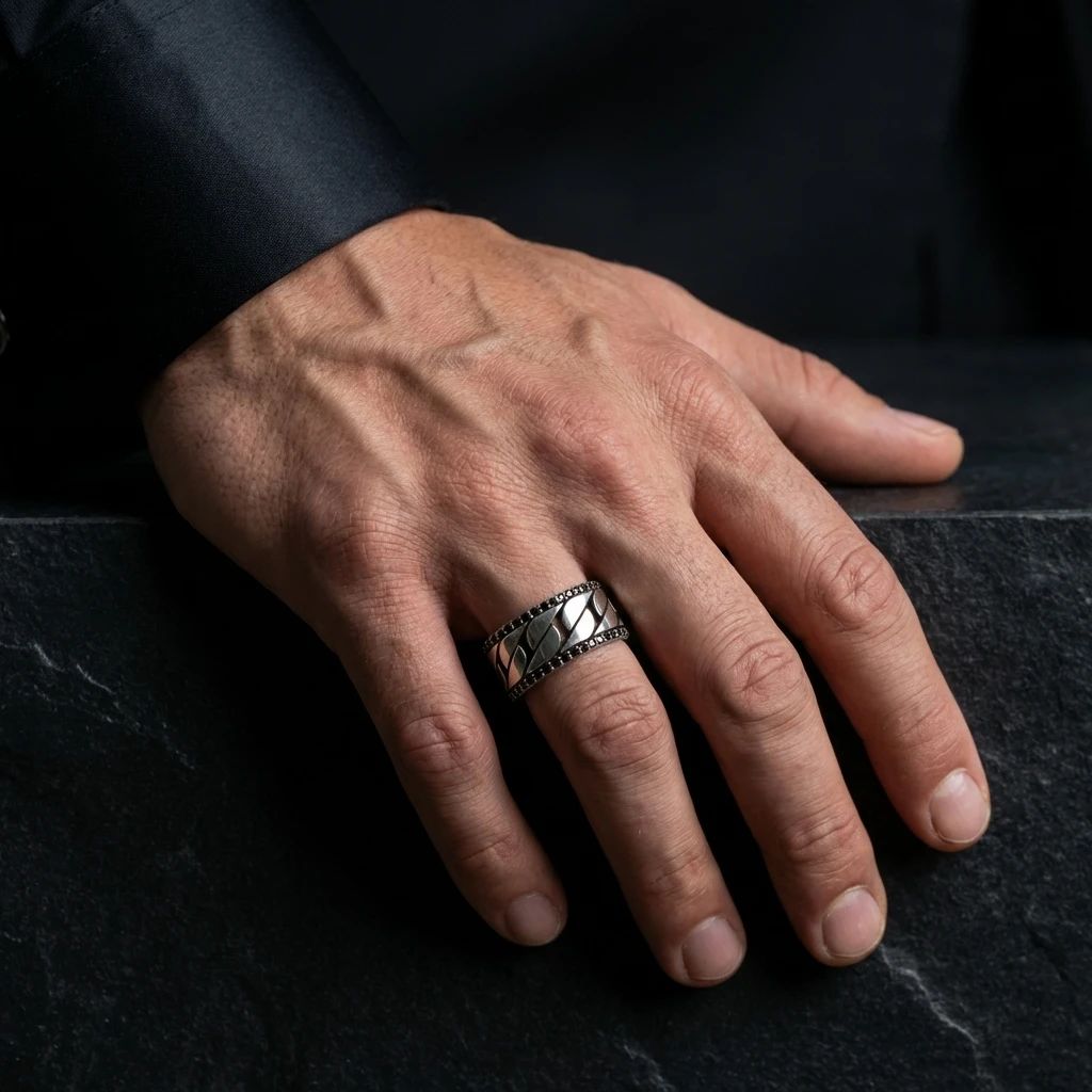 Zincir Desenli Siyah Zirkon Taşlı Erkek Alyans