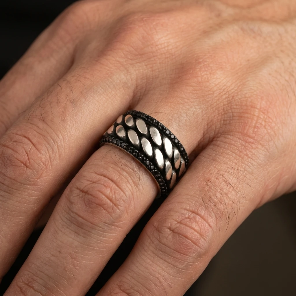 Oval Bakla Zincir Desenli Siyah Taşlı Erkek Alyans