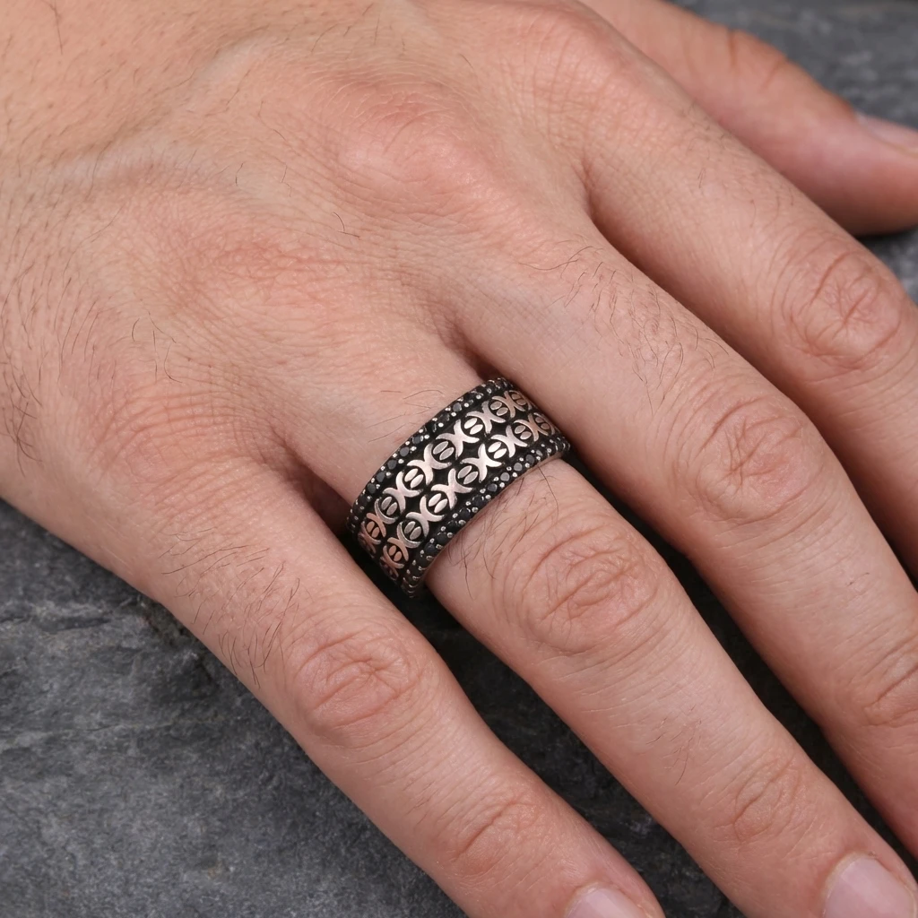 Sonsuzluk Düğümü Desenli Siyah Taşlı Erkek Alyans