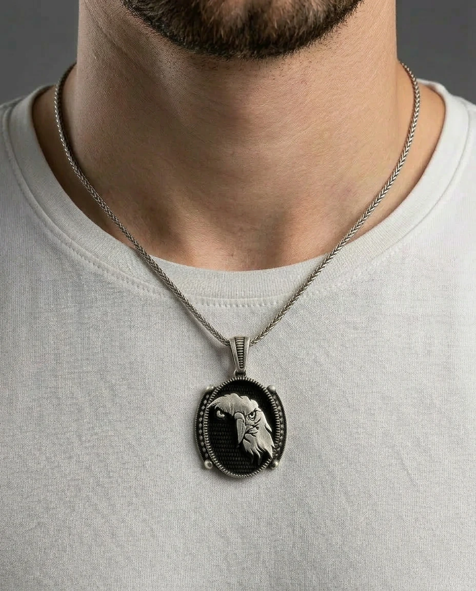 Keskin Bakış Kartal Başı Siyah Taşlı Kolye Ucu