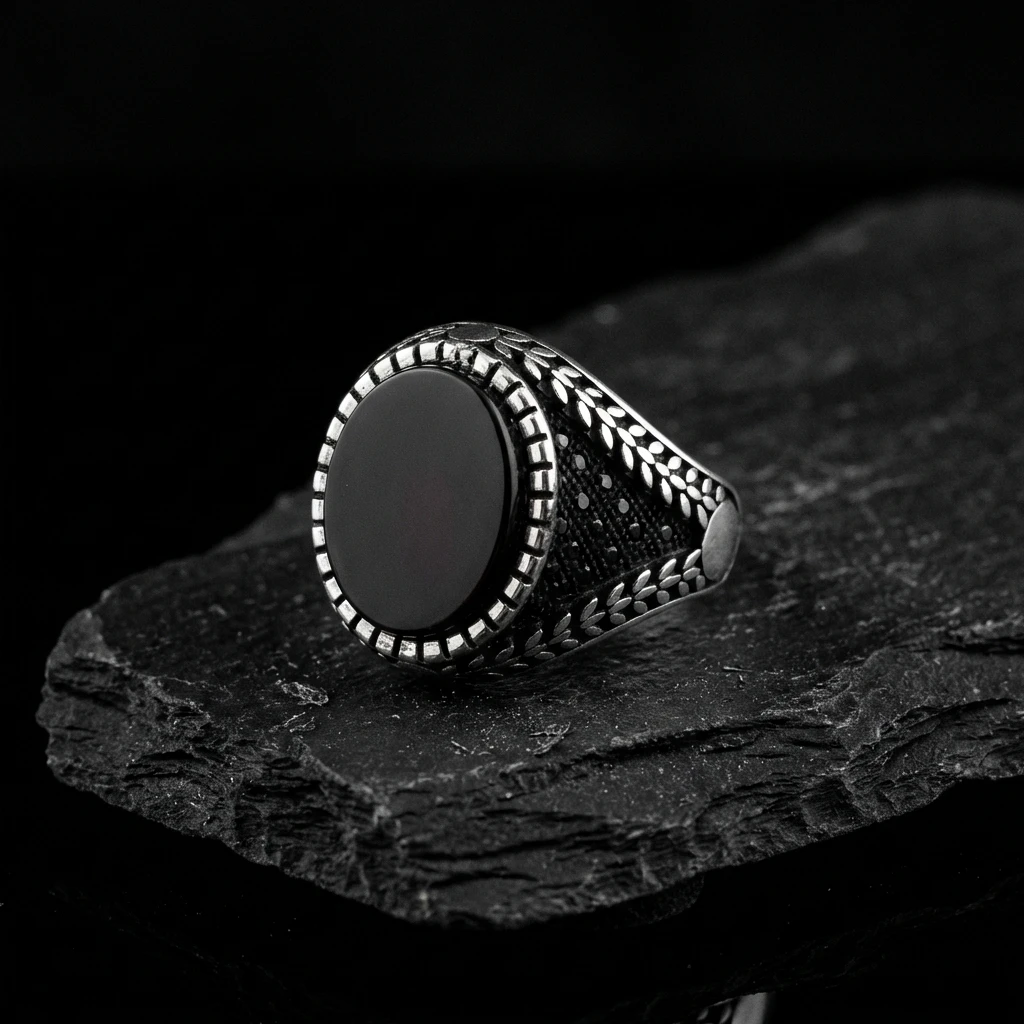 Yaprak Desenli ve Siyah Oniks Taşlı Erkek Yüzüğü