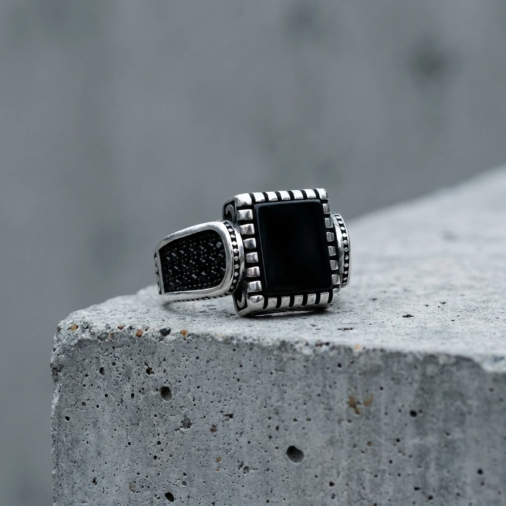 Gravür İşlemeli Kare Siyah Oniks Erkek Yüzük