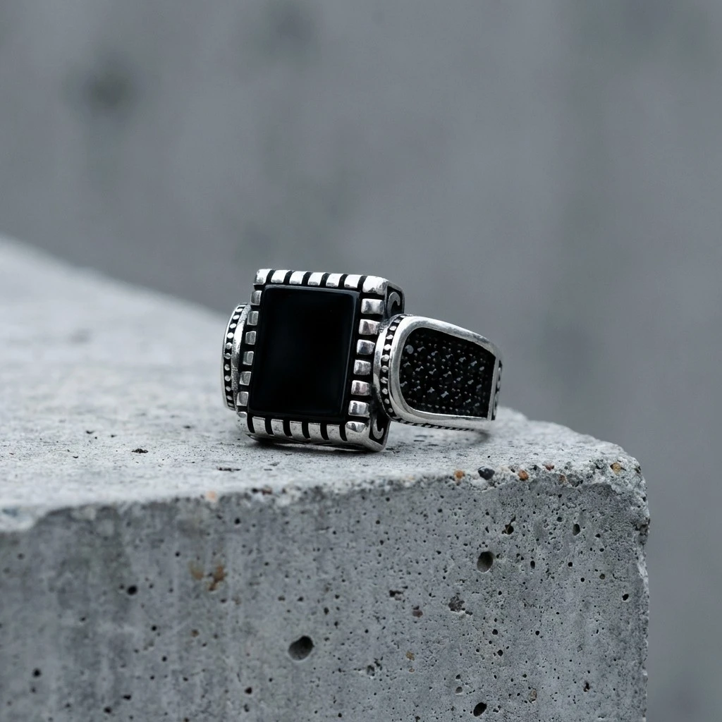 Gravür İşlemeli Kare Siyah Oniks Erkek Yüzük