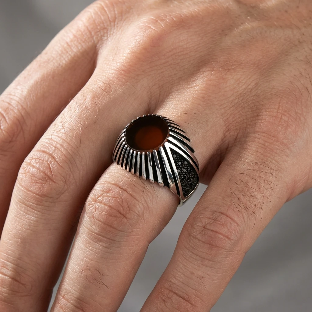 Işınsal Tasarım Yuvarlak Kırmızı Akik Erkek Yüzük