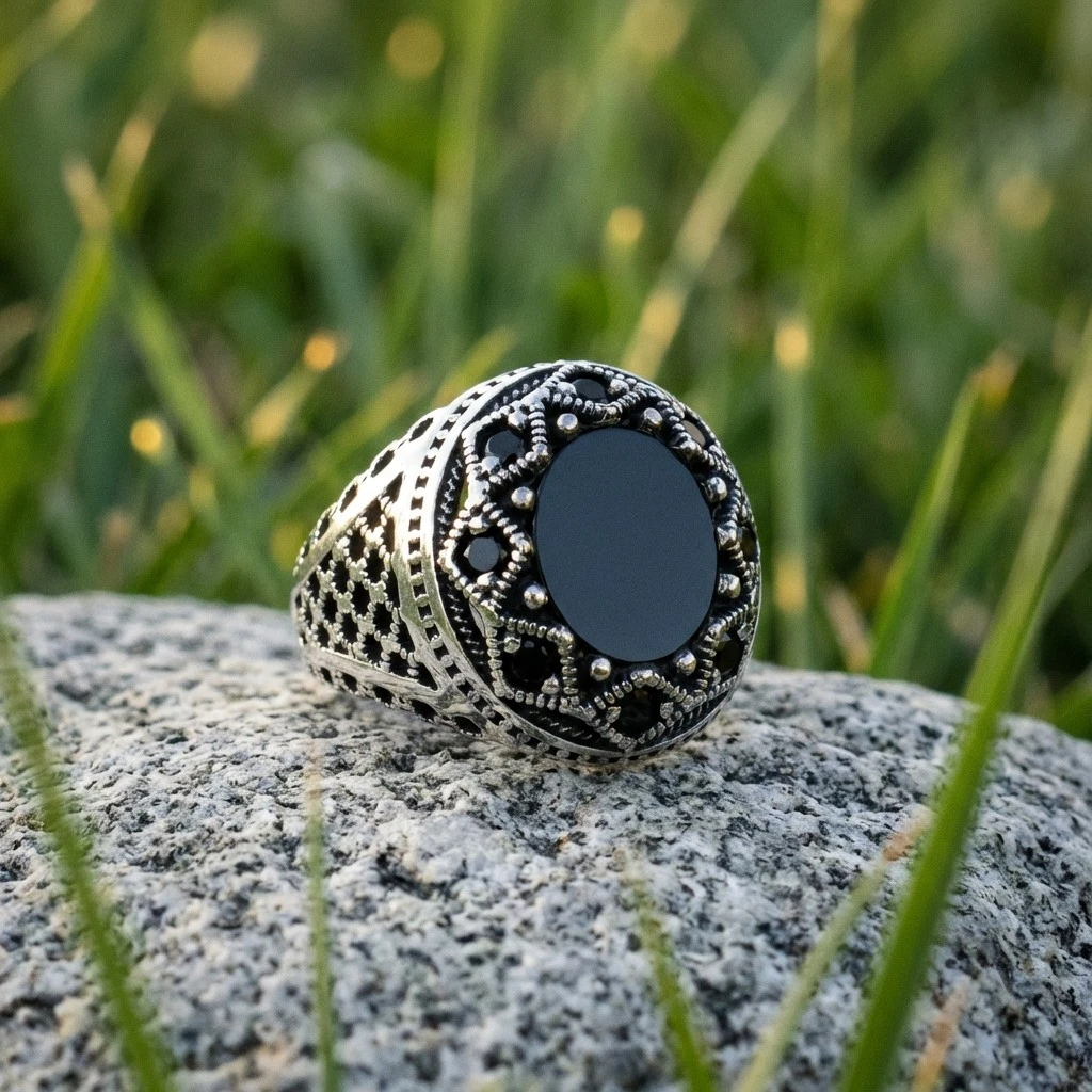 Ajur İşlemeli ve Petek Dokulu Siyah Oniks Erkek Yüzük