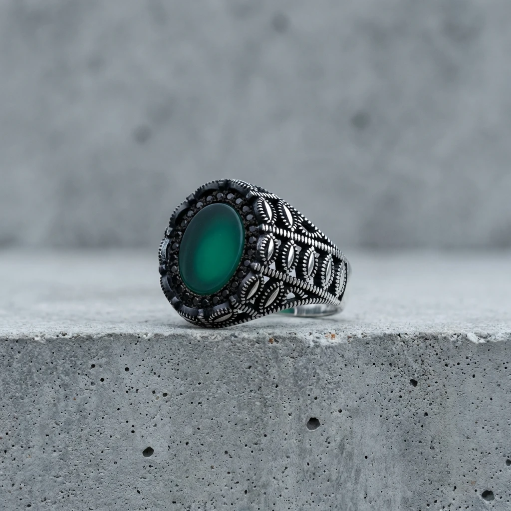 Ajur İşlemeli ve Yeşil Akik Taşlı Erkek Yüzük