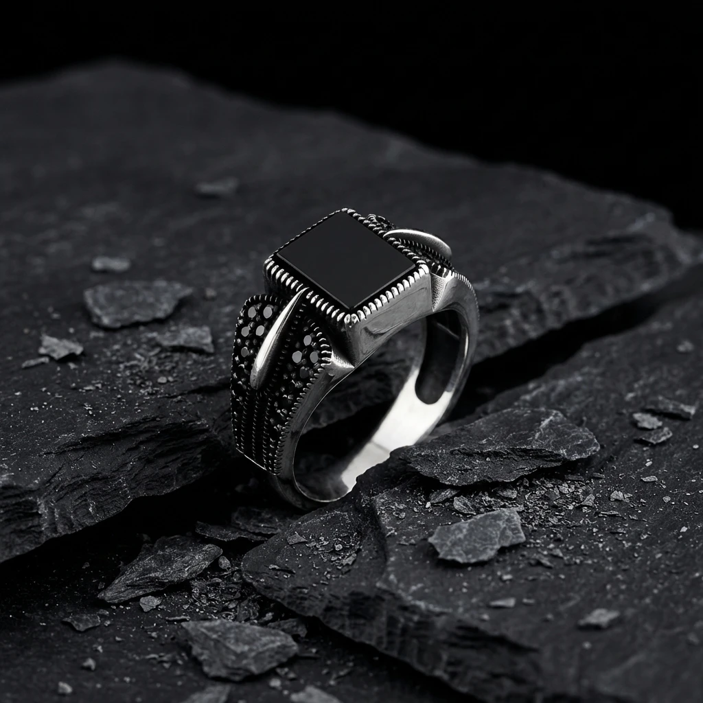 Siyah Kare Taşlı Kavisli Pençe Tasarım Gümüş Erkek Yüzüğü