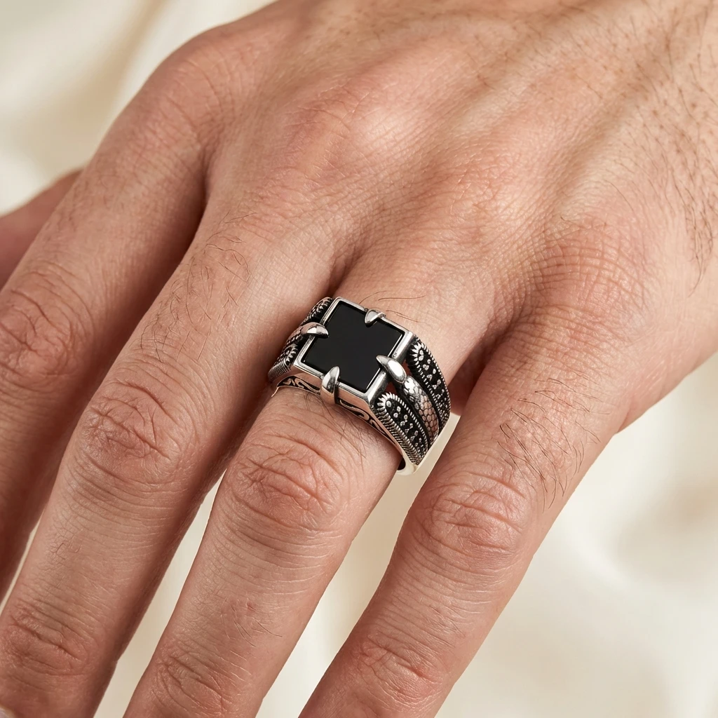 Kare Kesim Siyah Taşlı Özel Tasarım Gümüş Erkek Yüzüğü