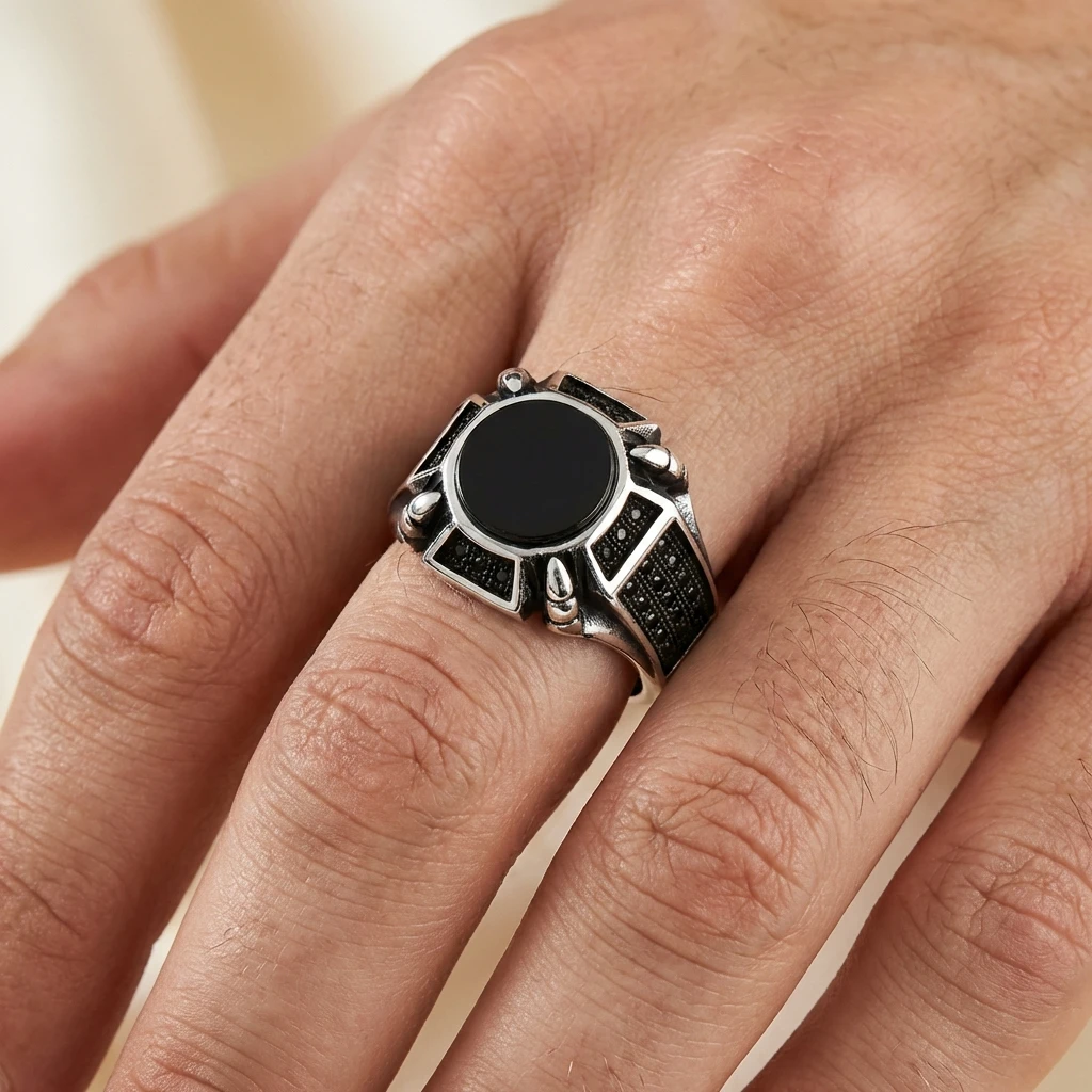Üçgen İşlemeli Kaplan Gözü Taşlı Erkek Yüzük